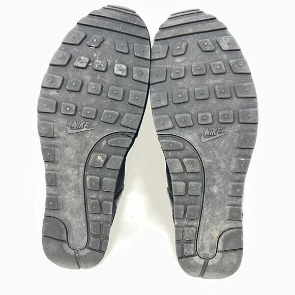 Athletic_Shoes
